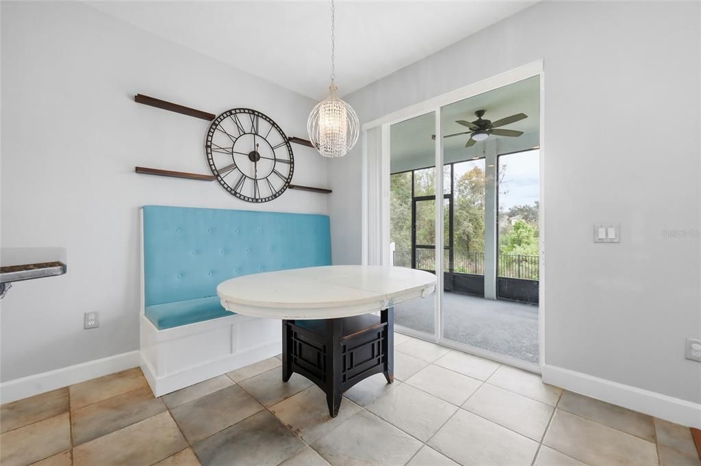 出租: $3,600 (5 贝兹, 4 浴室, 3819 平方英尺)