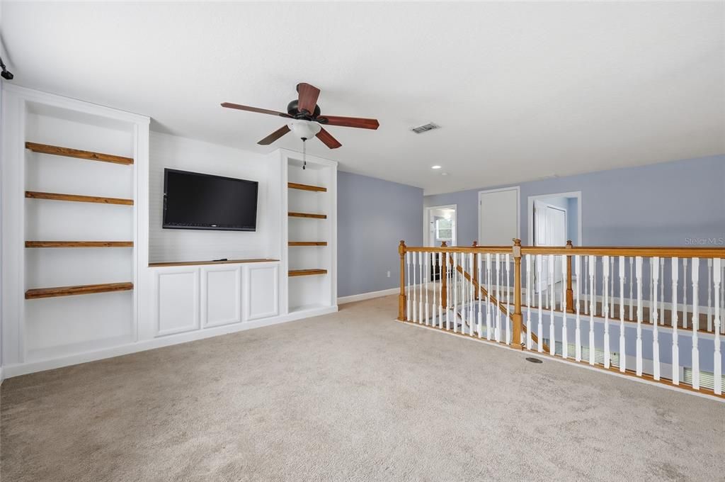 出租: $3,600 (5 贝兹, 4 浴室, 3819 平方英尺)