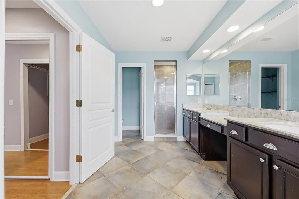 出租: $3,600 (5 贝兹, 4 浴室, 3819 平方英尺)