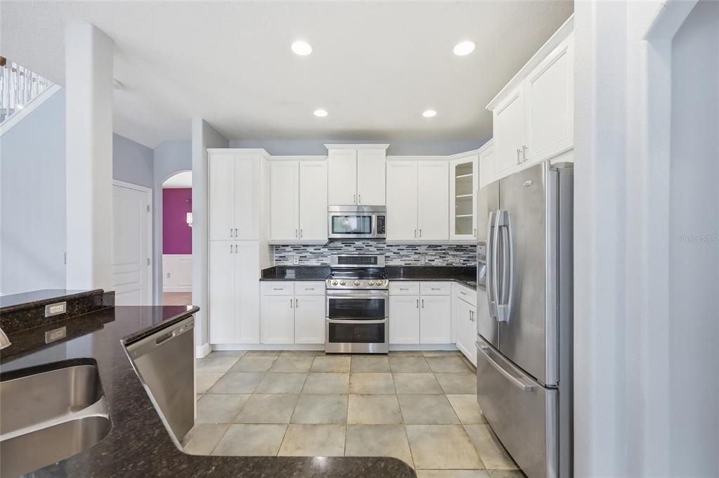 出租: $3,600 (5 贝兹, 4 浴室, 3819 平方英尺)