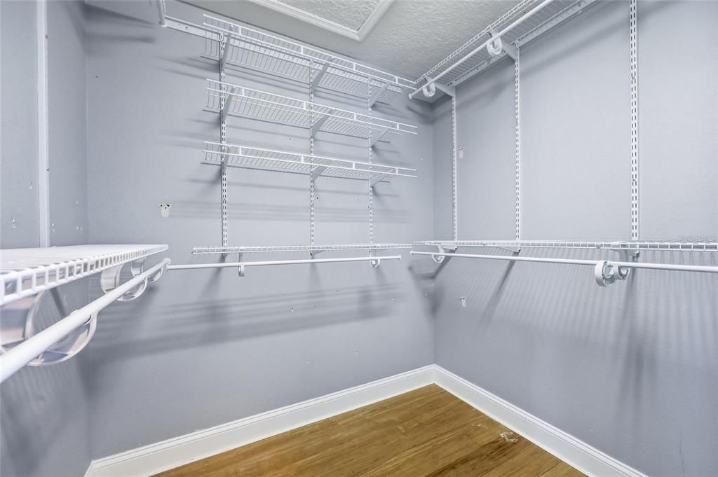 出租: $3,600 (5 贝兹, 4 浴室, 3819 平方英尺)