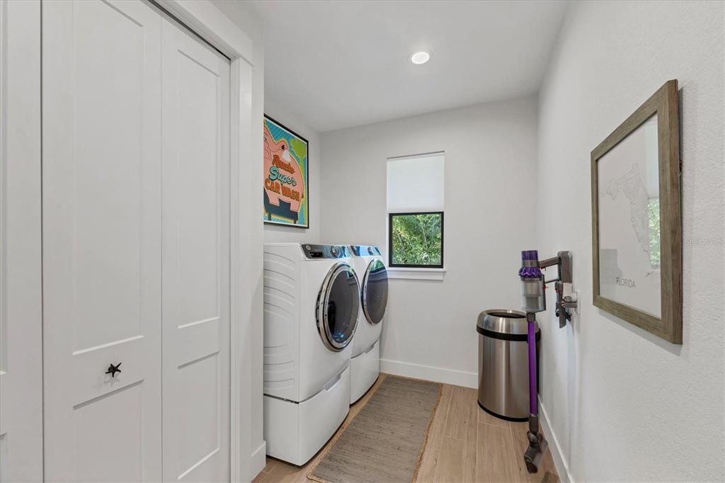 For Sale: $1,180,000 (4 beds, 3 baths, 2472 Square Feet)