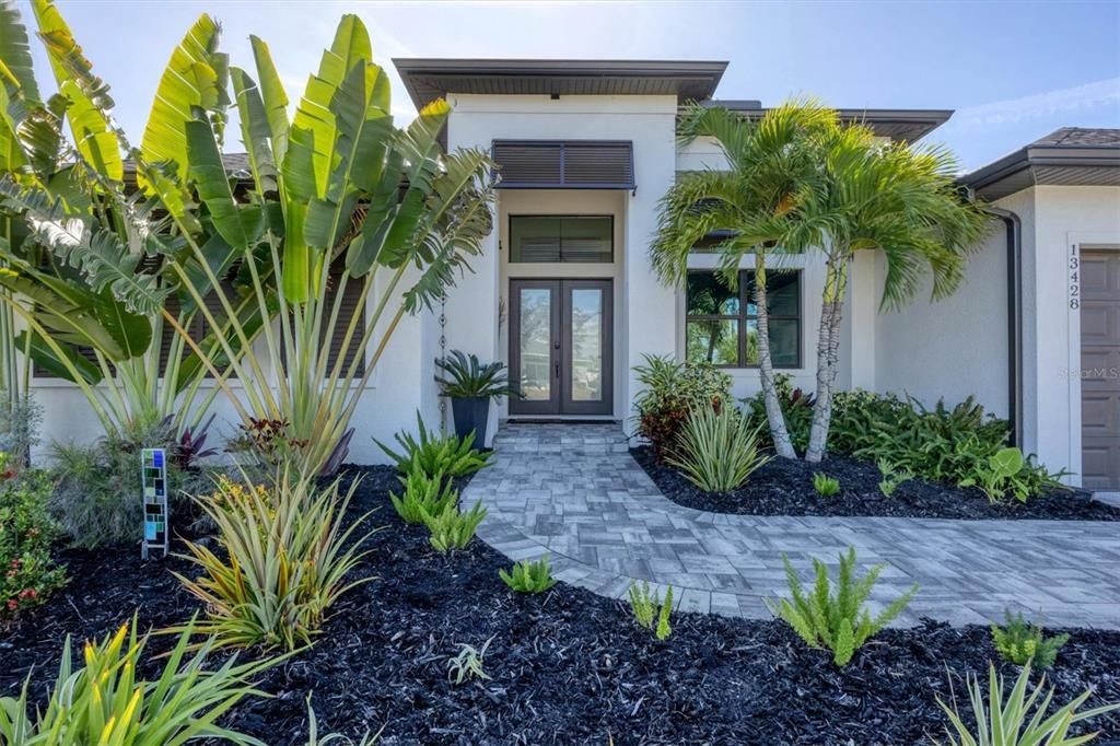 For Sale: $1,180,000 (4 beds, 3 baths, 2472 Square Feet)