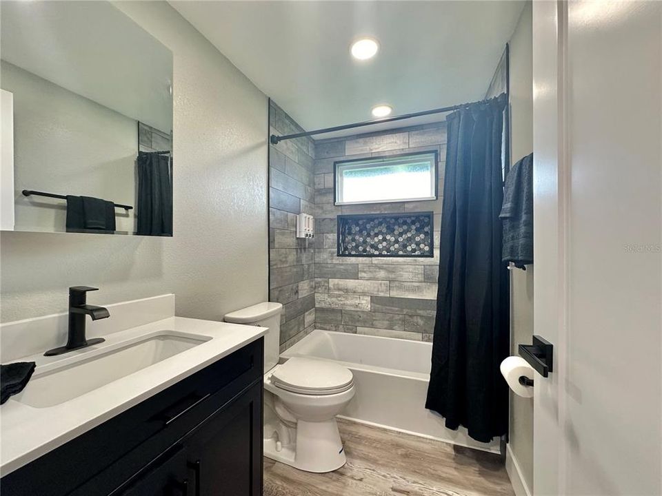 待售: $249,900 (2 贝兹, 2 浴室, 1032 平方英尺)