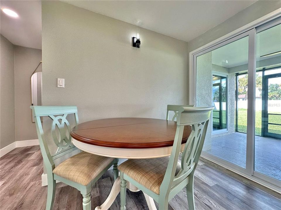 待售: $249,900 (2 贝兹, 2 浴室, 1032 平方英尺)