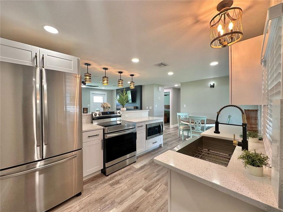 待售: $249,900 (2 贝兹, 2 浴室, 1032 平方英尺)