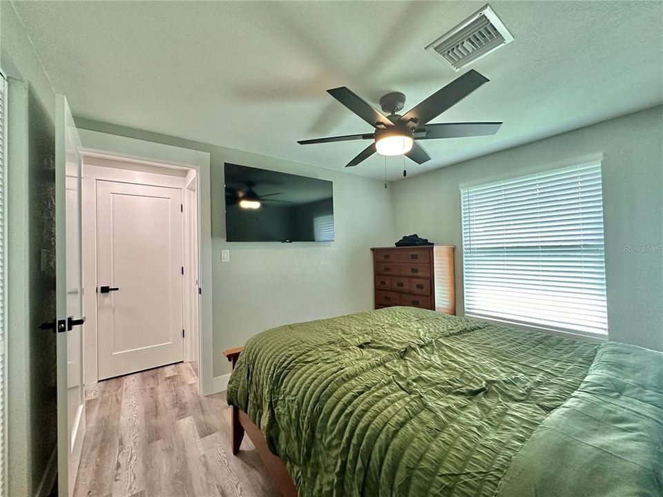 待售: $249,900 (2 贝兹, 2 浴室, 1032 平方英尺)