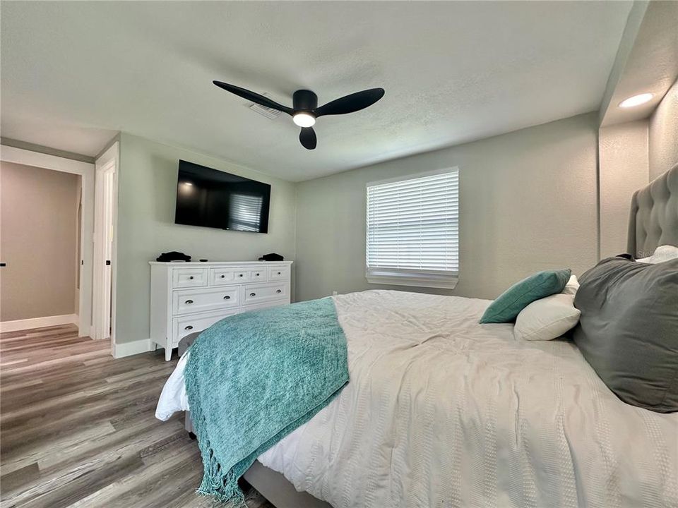 待售: $249,900 (2 贝兹, 2 浴室, 1032 平方英尺)