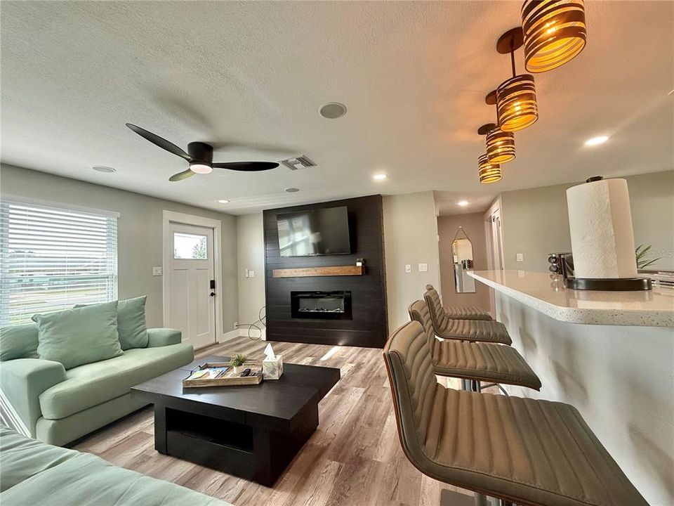 待售: $249,900 (2 贝兹, 2 浴室, 1032 平方英尺)