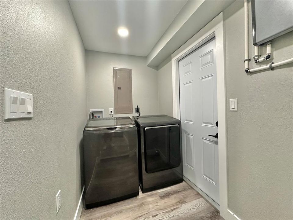 待售: $249,900 (2 贝兹, 2 浴室, 1032 平方英尺)