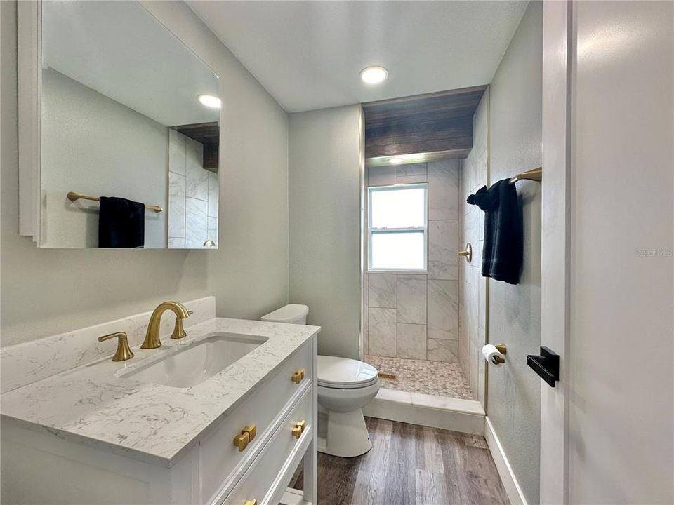 待售: $249,900 (2 贝兹, 2 浴室, 1032 平方英尺)