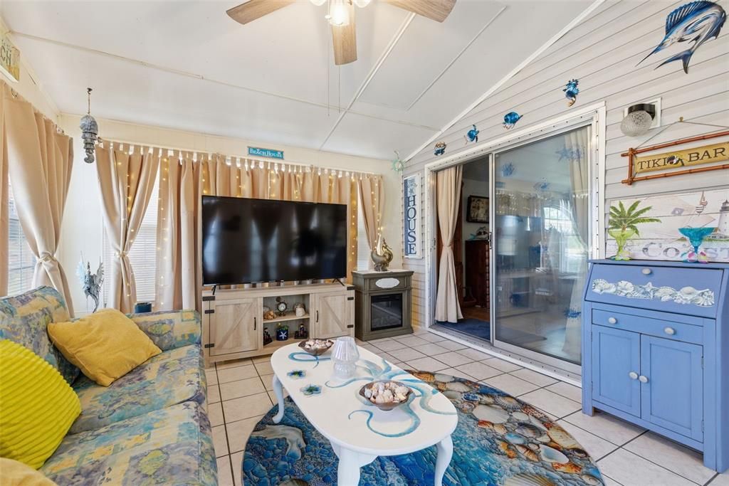 En Venta: $169,900 (2 camas, 2 baños, 864 Pies cuadrados)