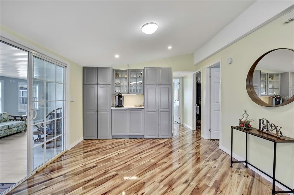 En Venta: $275,000 (3 camas, 2 baños, 1560 Pies cuadrados)