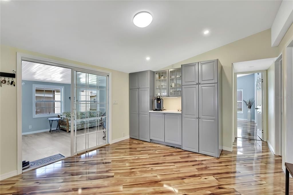 En Venta: $275,000 (3 camas, 2 baños, 1560 Pies cuadrados)