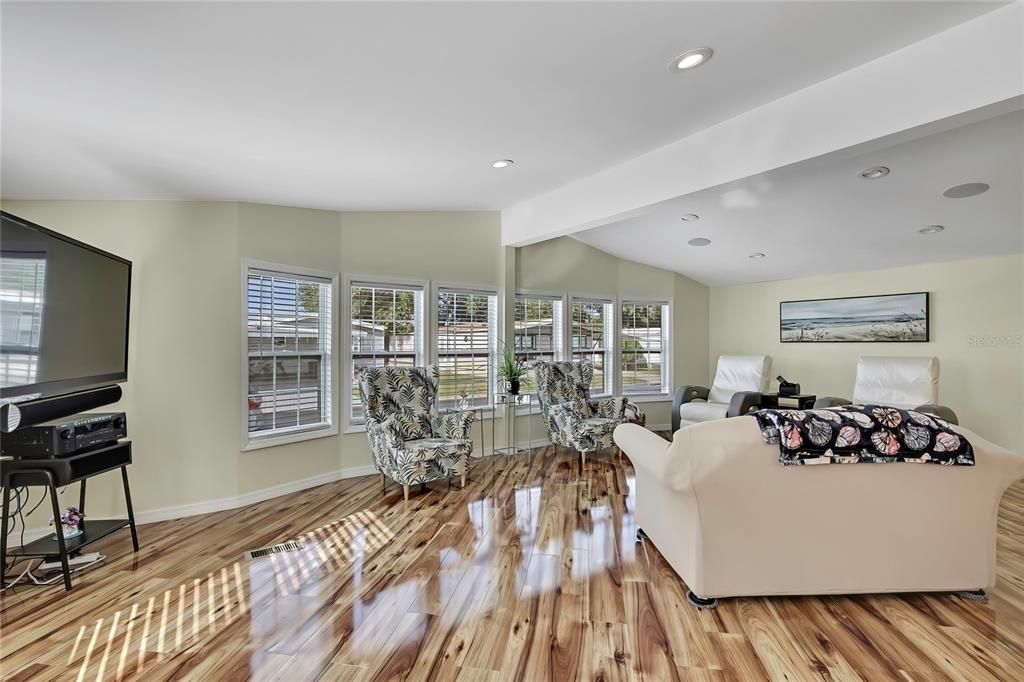 En Venta: $275,000 (3 camas, 2 baños, 1560 Pies cuadrados)