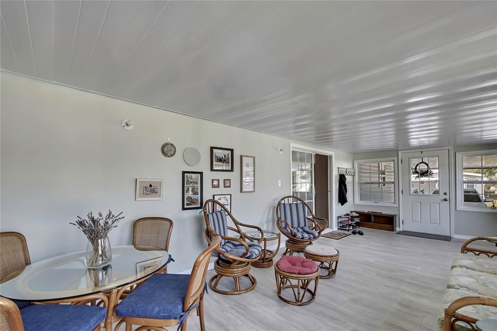 En Venta: $275,000 (3 camas, 2 baños, 1560 Pies cuadrados)