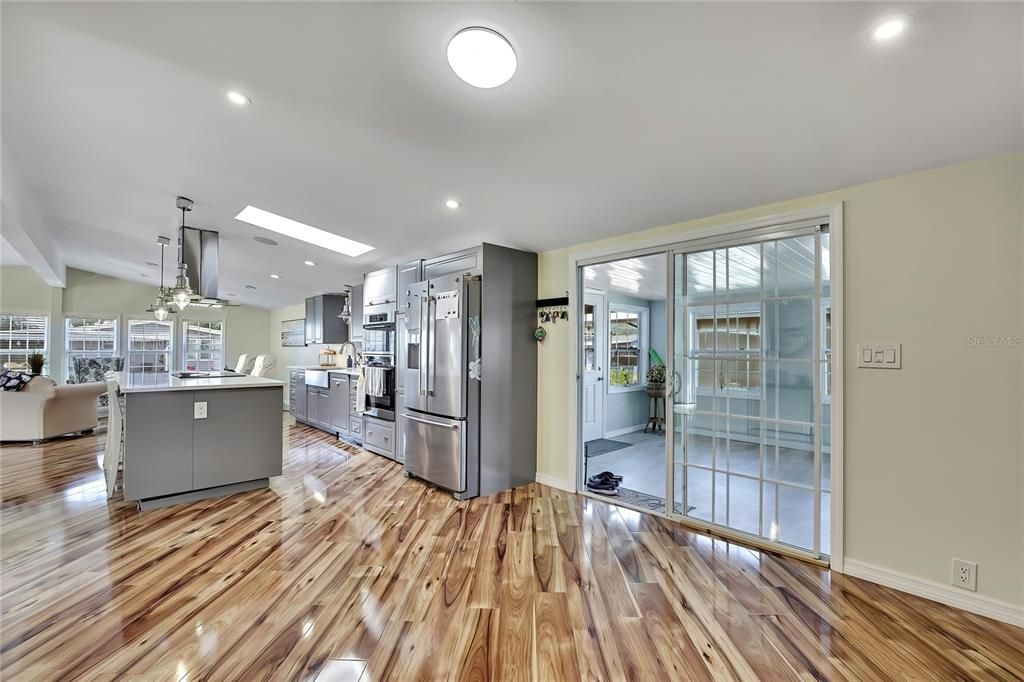 En Venta: $275,000 (3 camas, 2 baños, 1560 Pies cuadrados)