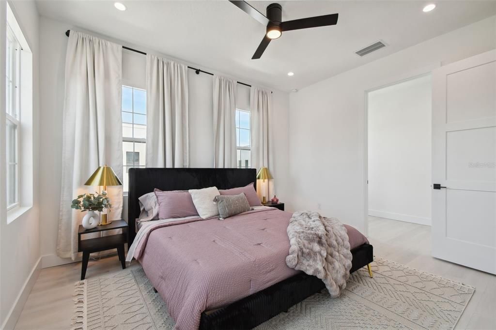 На продажу: $700,000 (3 спален, 3 ванн, 2079 Квадратных фут)