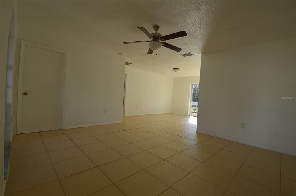 En Venta: $255,000 (3 camas, 2 baños, 1346 Pies cuadrados)