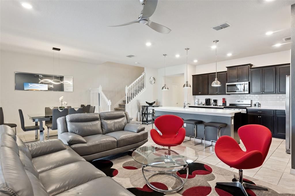 For Sale: $469,000 (5 beds, 4 baths, 2281 Square Feet)