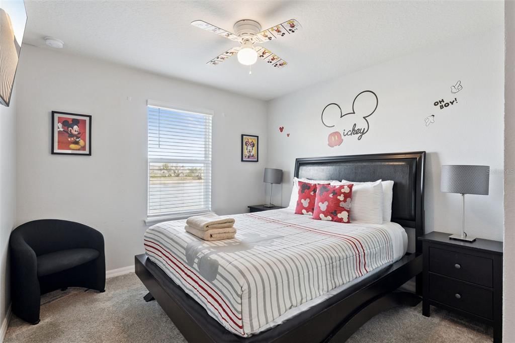 For Sale: $469,000 (5 beds, 4 baths, 2281 Square Feet)