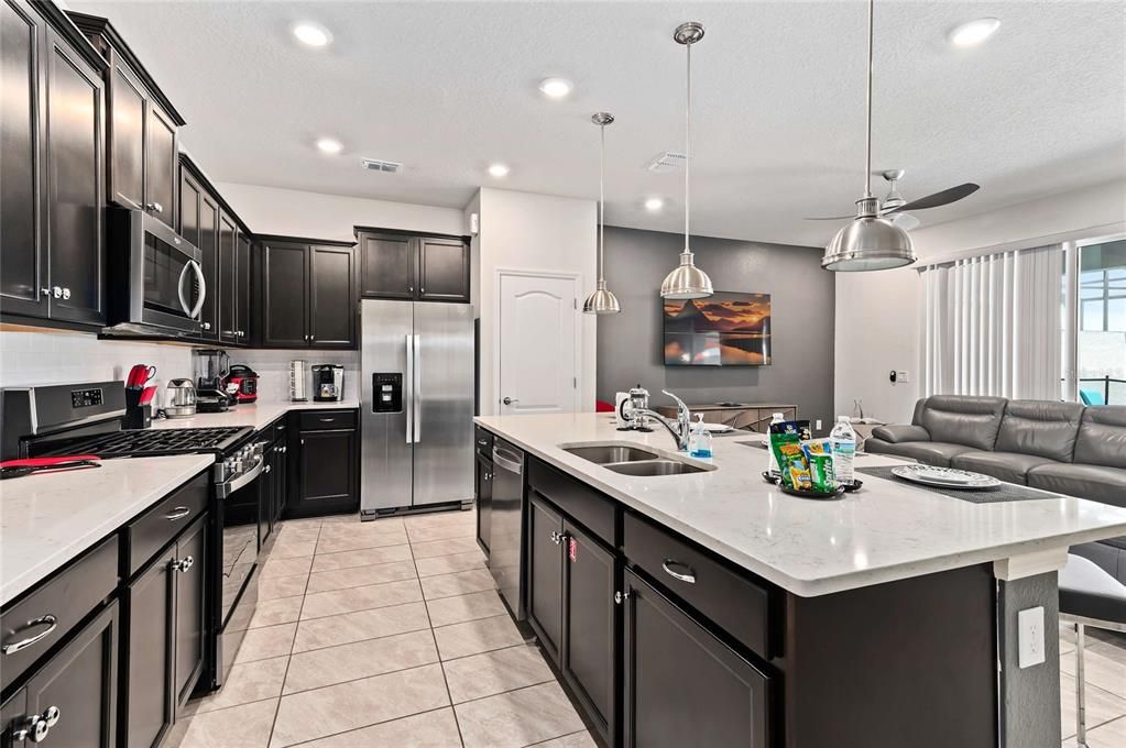 For Sale: $469,000 (5 beds, 4 baths, 2281 Square Feet)