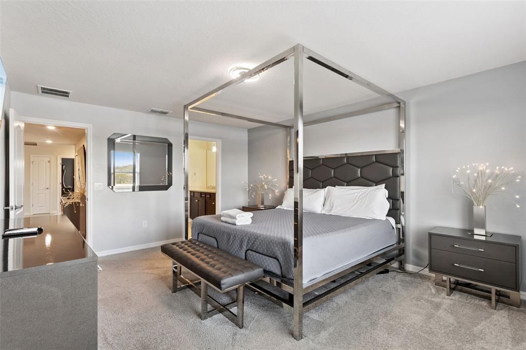 For Sale: $469,000 (5 beds, 4 baths, 2281 Square Feet)