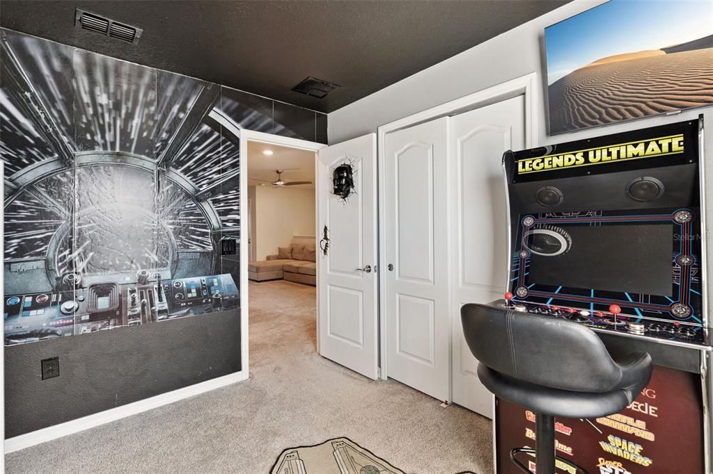 For Sale: $469,000 (5 beds, 4 baths, 2281 Square Feet)