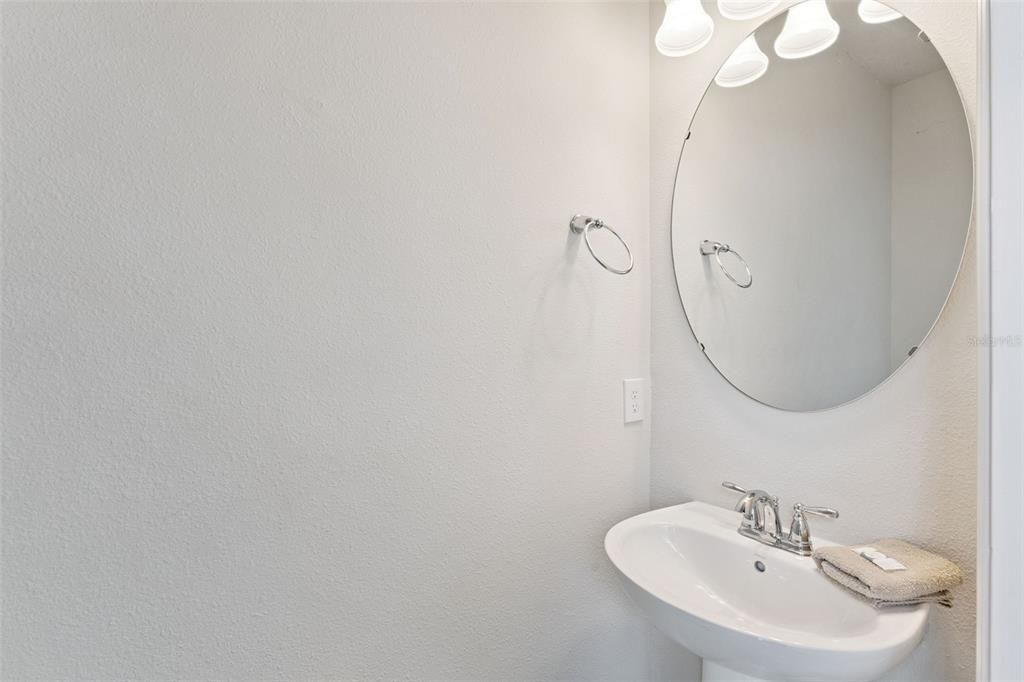 For Sale: $469,000 (5 beds, 4 baths, 2281 Square Feet)