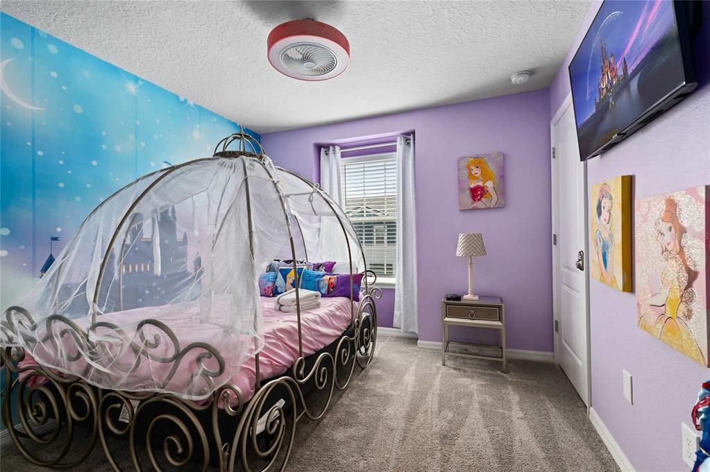 For Sale: $469,000 (5 beds, 4 baths, 2281 Square Feet)