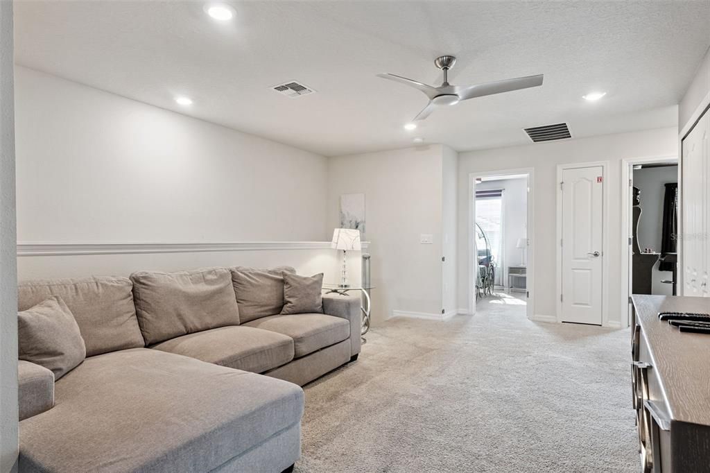 For Sale: $469,000 (5 beds, 4 baths, 2281 Square Feet)