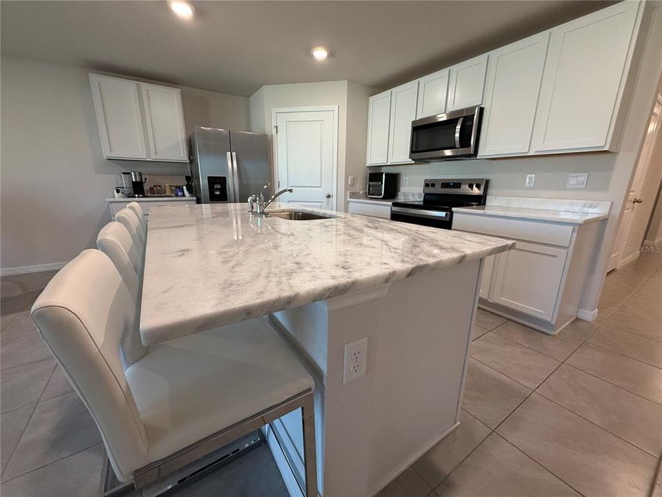 出租: $2,450 (4 贝兹, 2 浴室, 1827 平方英尺)