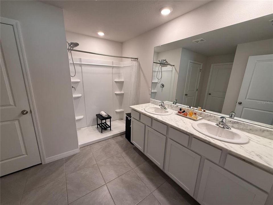 出租: $2,450 (4 贝兹, 2 浴室, 1827 平方英尺)