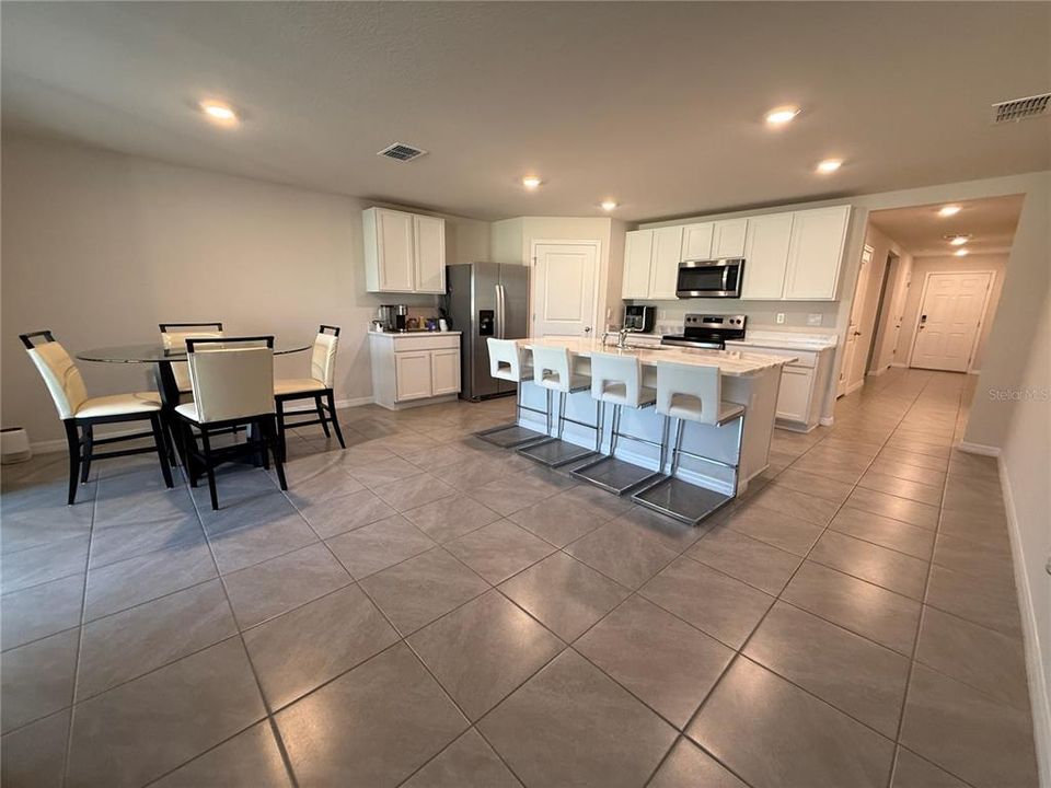 出租: $2,450 (4 贝兹, 2 浴室, 1827 平方英尺)