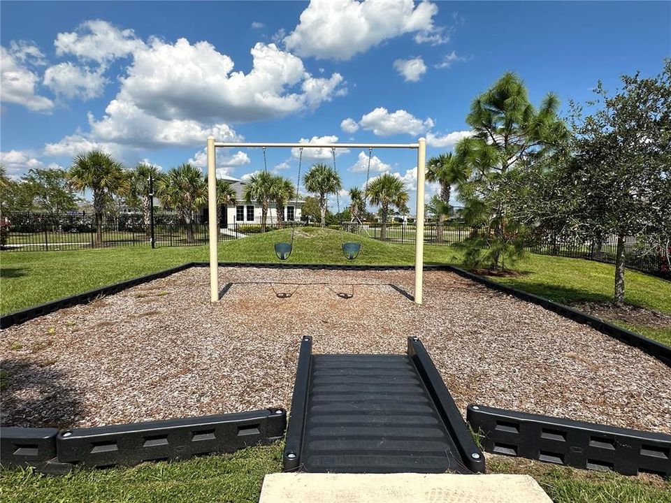 出租: $2,450 (4 贝兹, 2 浴室, 1827 平方英尺)