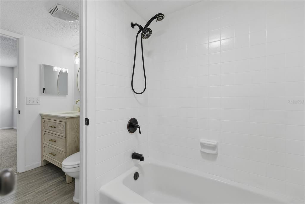 For Sale: $125,000 (2 beds, 1 baths, 990 Square Feet)