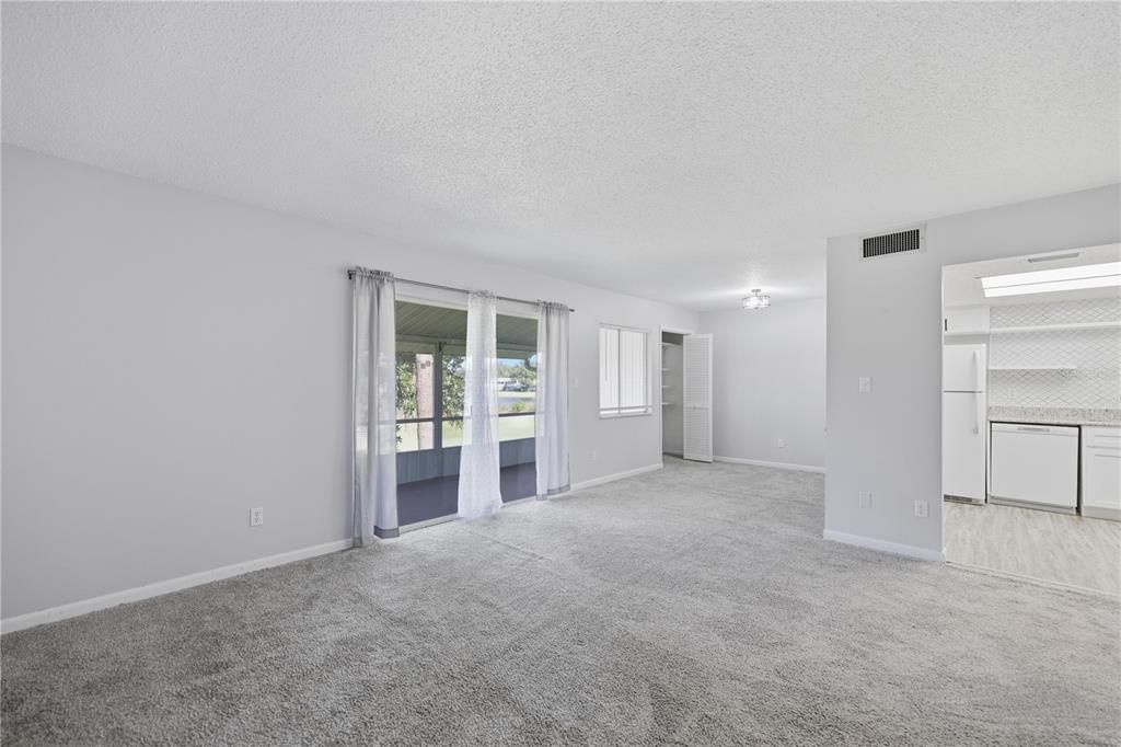 For Sale: $125,000 (2 beds, 1 baths, 990 Square Feet)