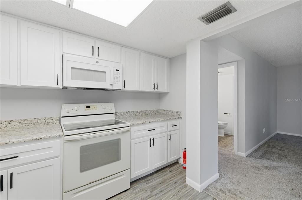 For Sale: $125,000 (2 beds, 1 baths, 990 Square Feet)