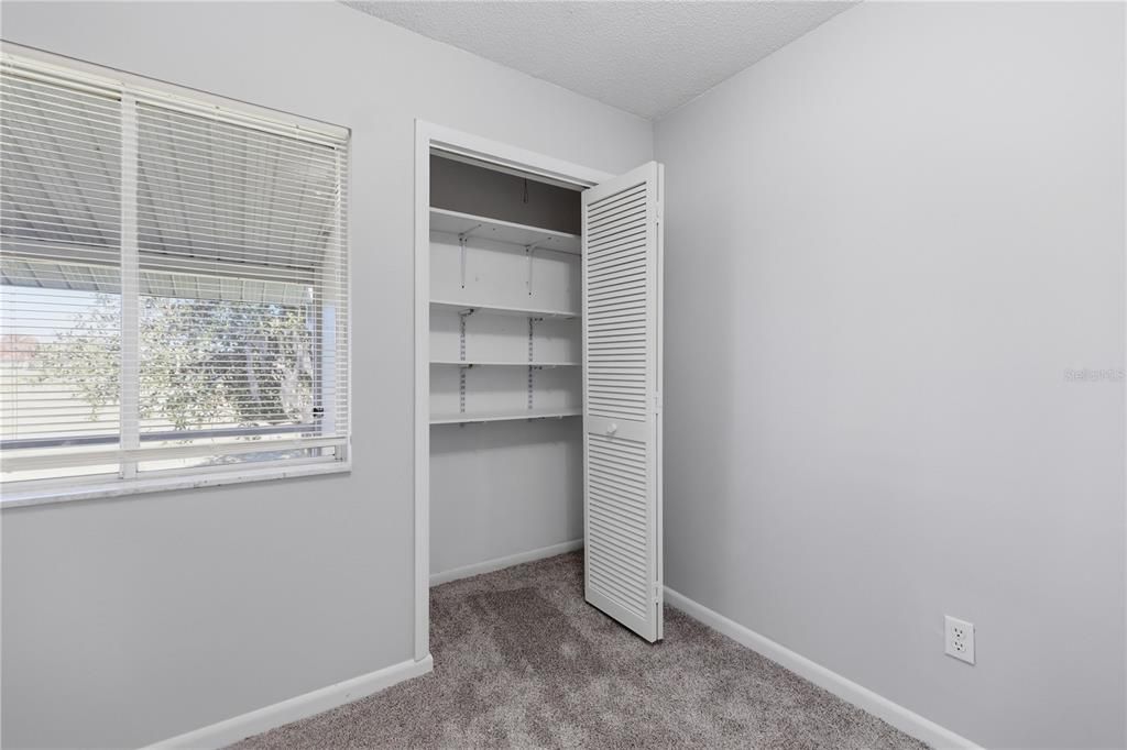 For Sale: $125,000 (2 beds, 1 baths, 990 Square Feet)