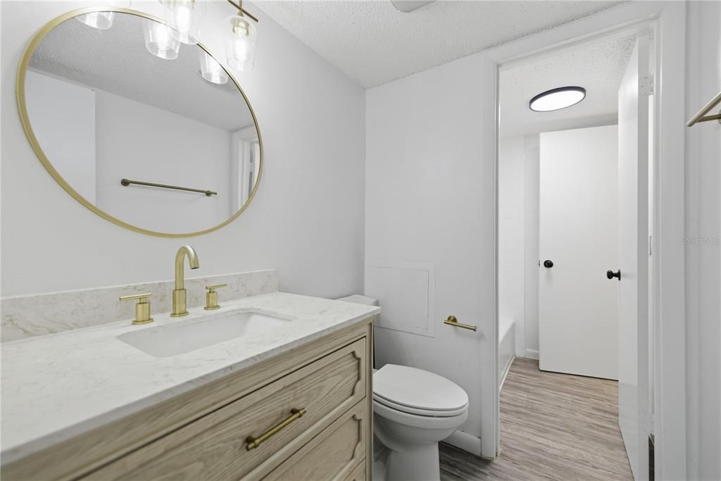 For Sale: $125,000 (2 beds, 1 baths, 990 Square Feet)