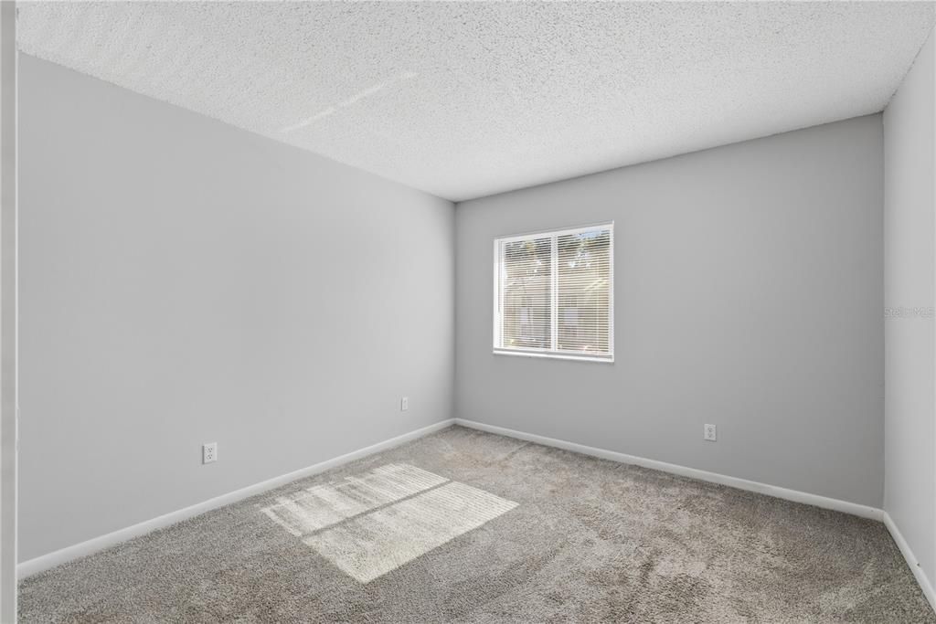 For Sale: $125,000 (2 beds, 1 baths, 990 Square Feet)