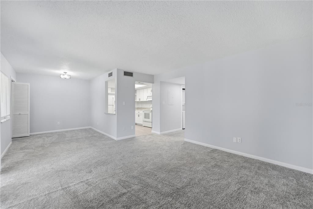 For Sale: $125,000 (2 beds, 1 baths, 990 Square Feet)