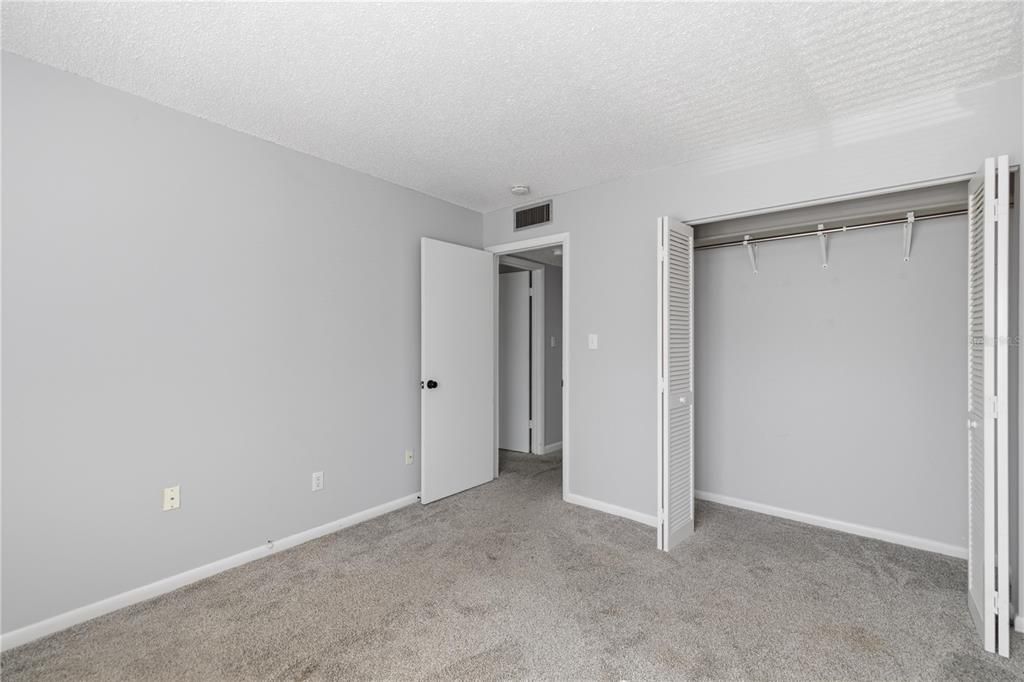 For Sale: $125,000 (2 beds, 1 baths, 990 Square Feet)