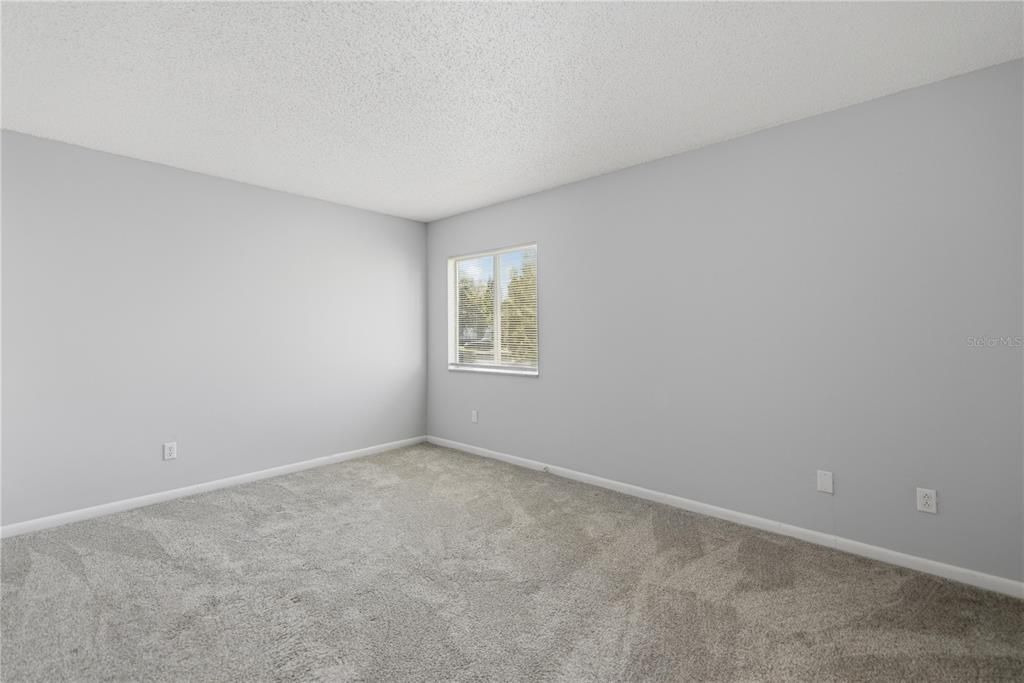 For Sale: $125,000 (2 beds, 1 baths, 990 Square Feet)