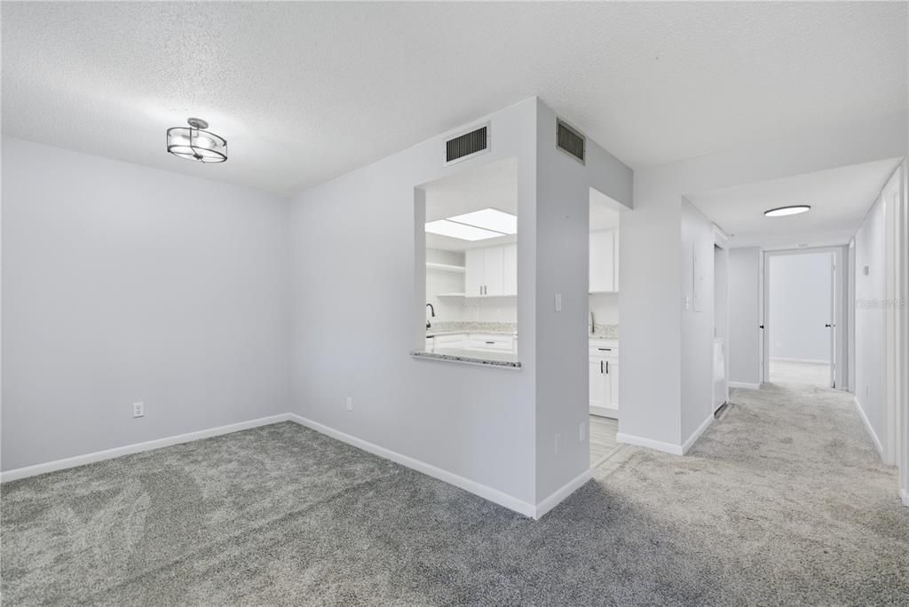 For Sale: $125,000 (2 beds, 1 baths, 990 Square Feet)