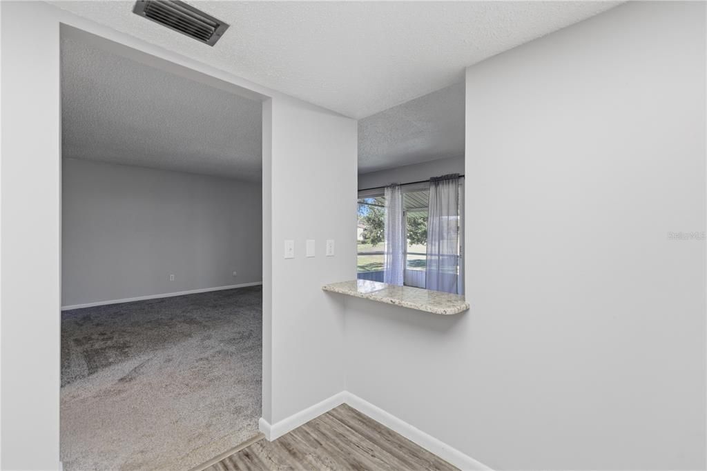 For Sale: $125,000 (2 beds, 1 baths, 990 Square Feet)