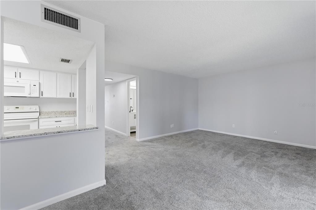 For Sale: $125,000 (2 beds, 1 baths, 990 Square Feet)