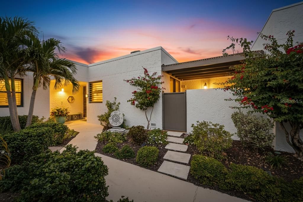 待售: $1,400,000 (2 贝兹, 2 浴室, 2186 平方英尺)