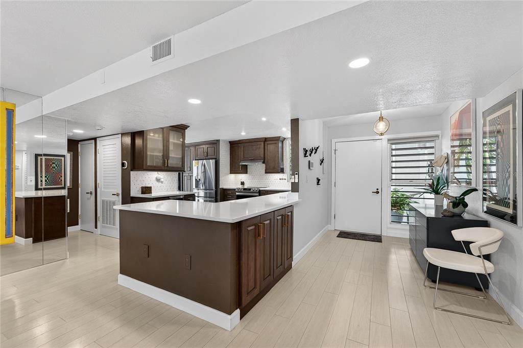 待售: $1,400,000 (2 贝兹, 2 浴室, 2186 平方英尺)