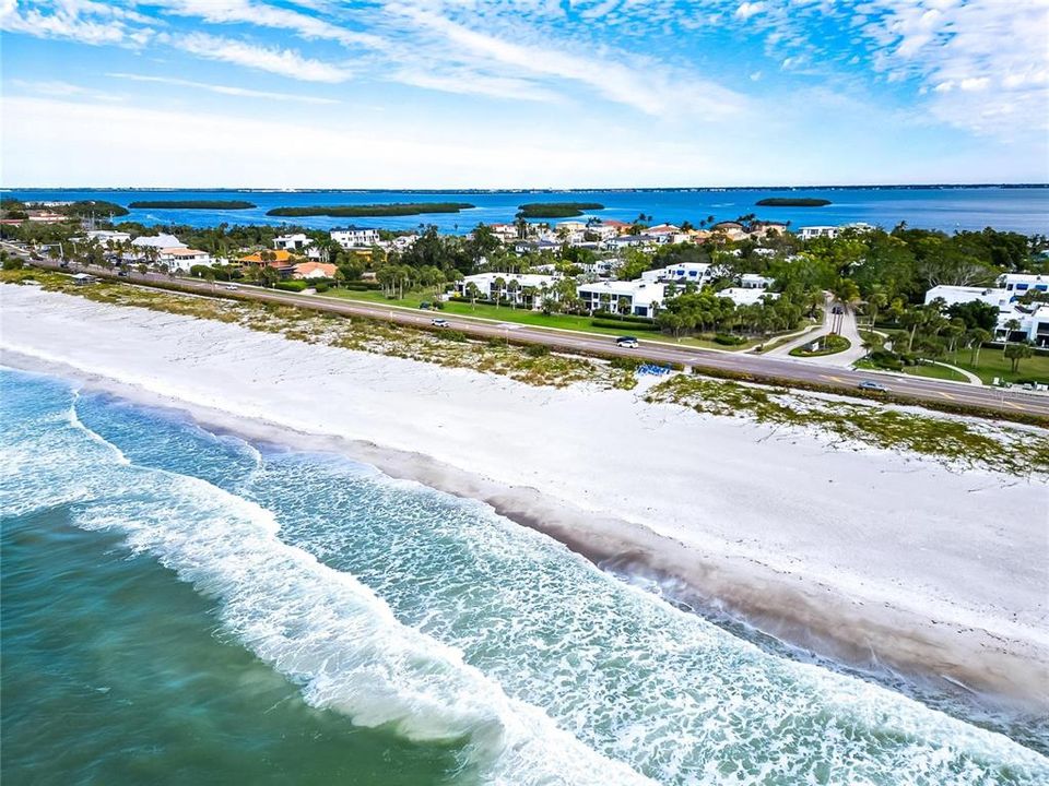 待售: $1,400,000 (2 贝兹, 2 浴室, 2186 平方英尺)